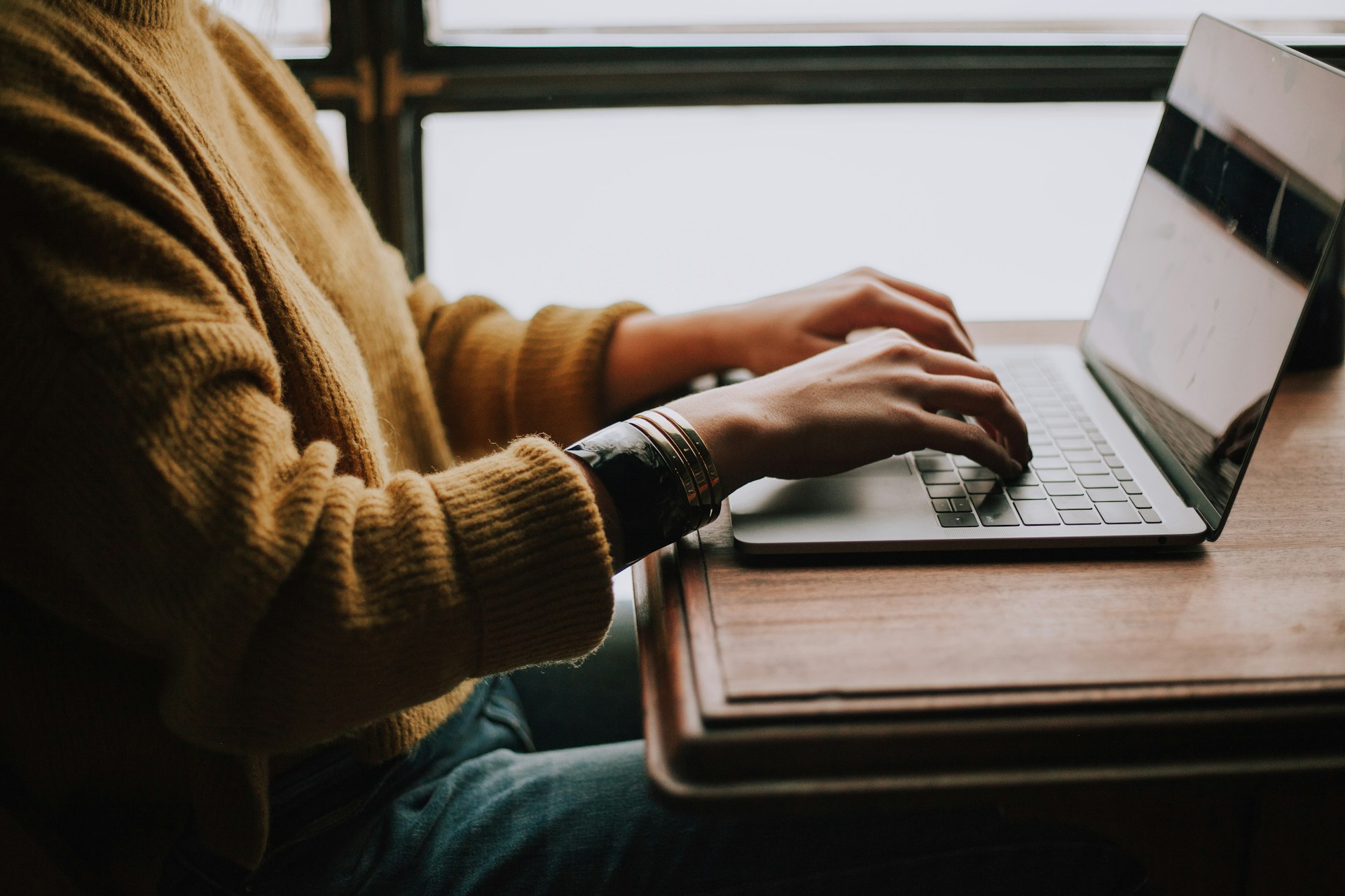 Linuxで前の画面に戻れないときは？抜けるコマンドとショートカットキーを状況別に解説